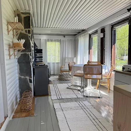 Moekki Pyhaejoen Laeheisyydessae, Aurinkopaneeli Jaerjestelmae *